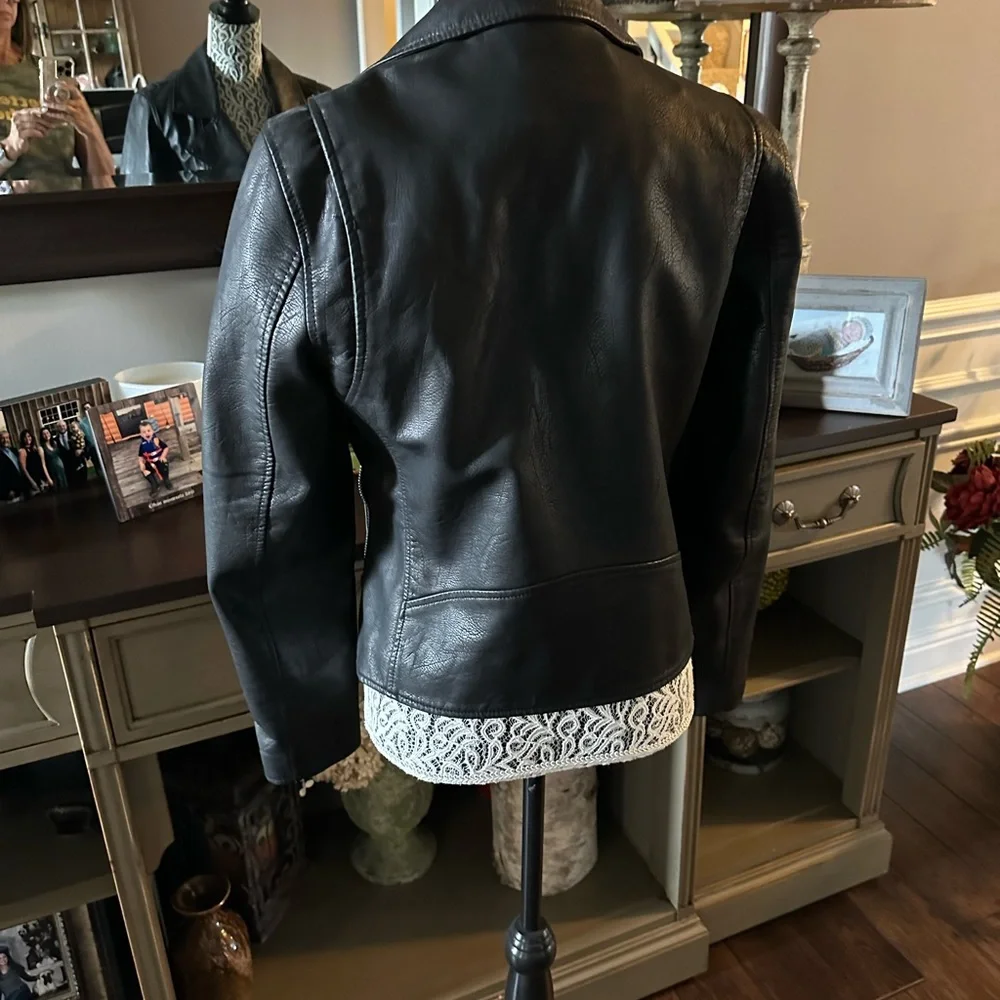 Black leather jacket - Picture 3 of 9